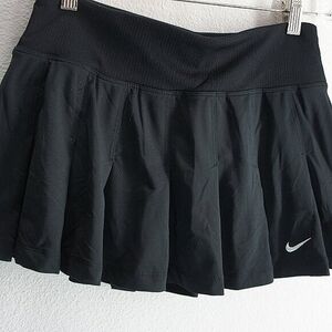 Nike black dri-fit pleated skort size S